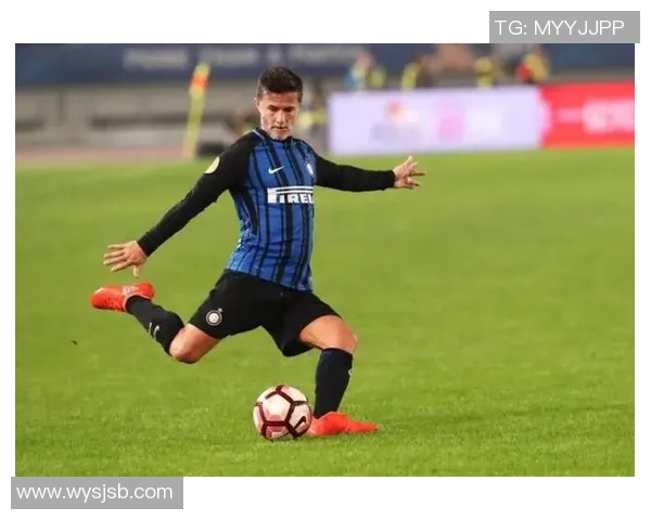 足球场32号球星是谁 解析这一号码背后的传奇人物与故事 足球场32号球星是谁 解析这一号码背后的传奇人物与故事