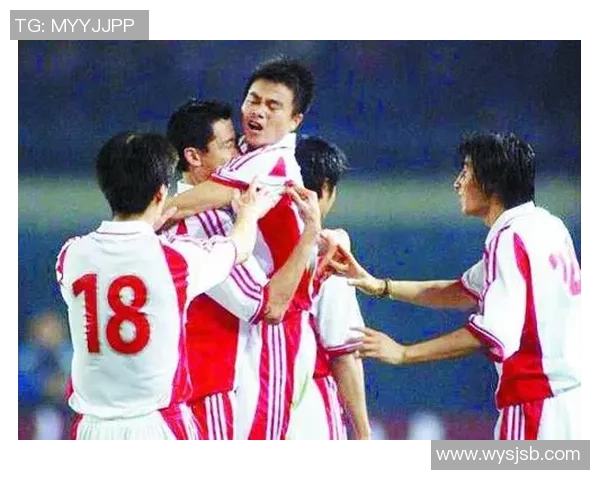 闪耀绿茵场的王者风范帅气男足球星的荣耀与传奇