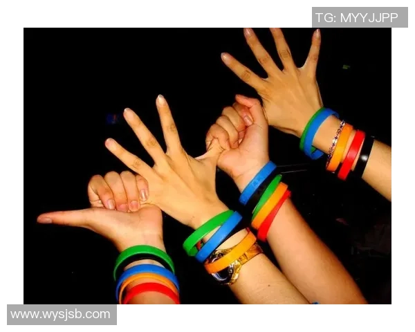 书包挂件设计灵感源自足球球星展现运动魅力与青春个性的创意搭配