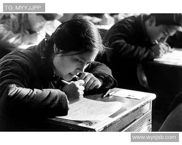 活力四射的女足明星：展现自信与力量的足球场上女性风采